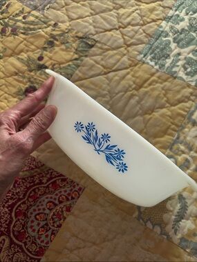 Vintage Anchor Hocking Fire-king 1 1/2 quart casserole